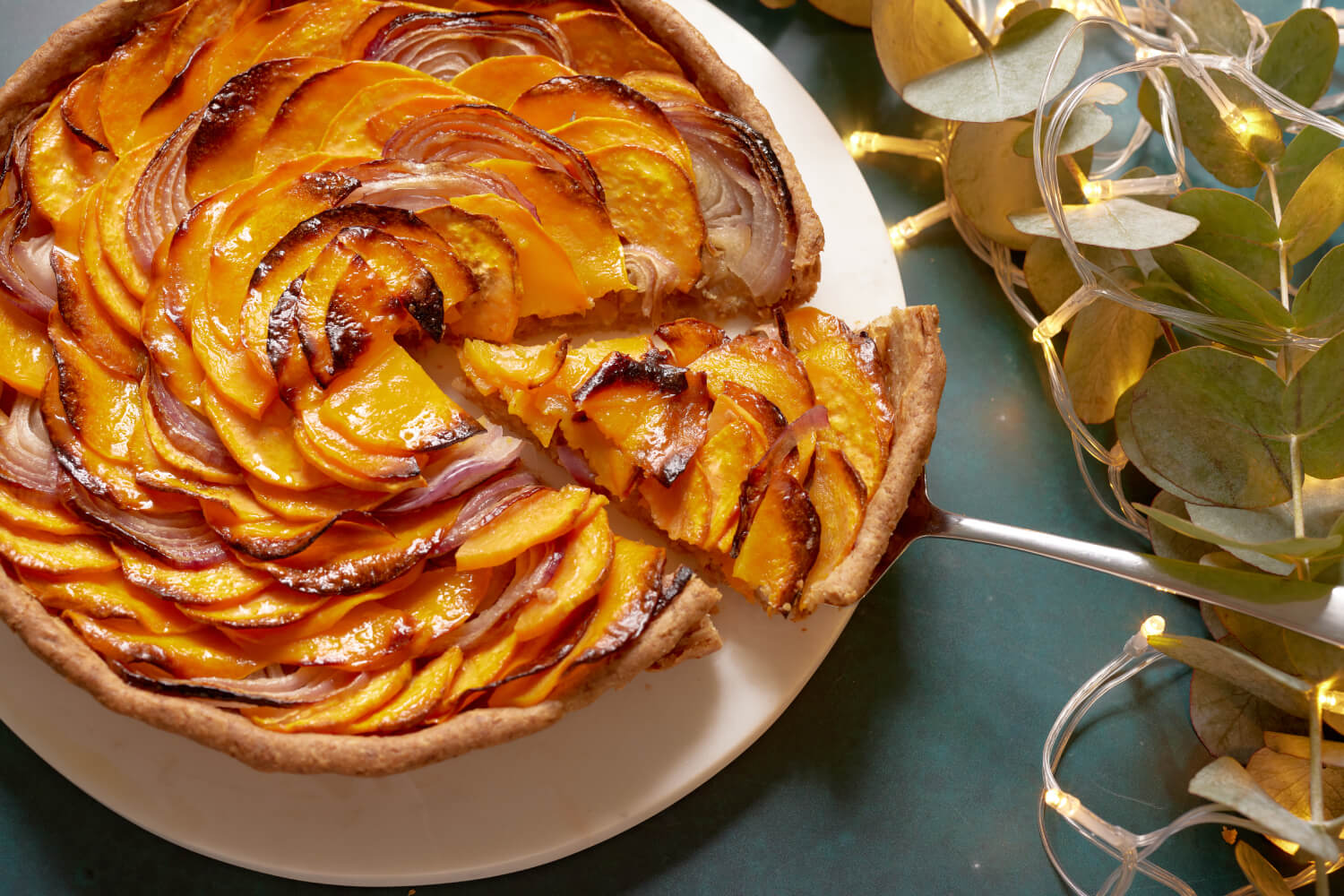 https://www.maplefromcanada.co.uk/uploads/2022/10/Squash-and-maple-caramelised-onion-tart-4-1.jpg